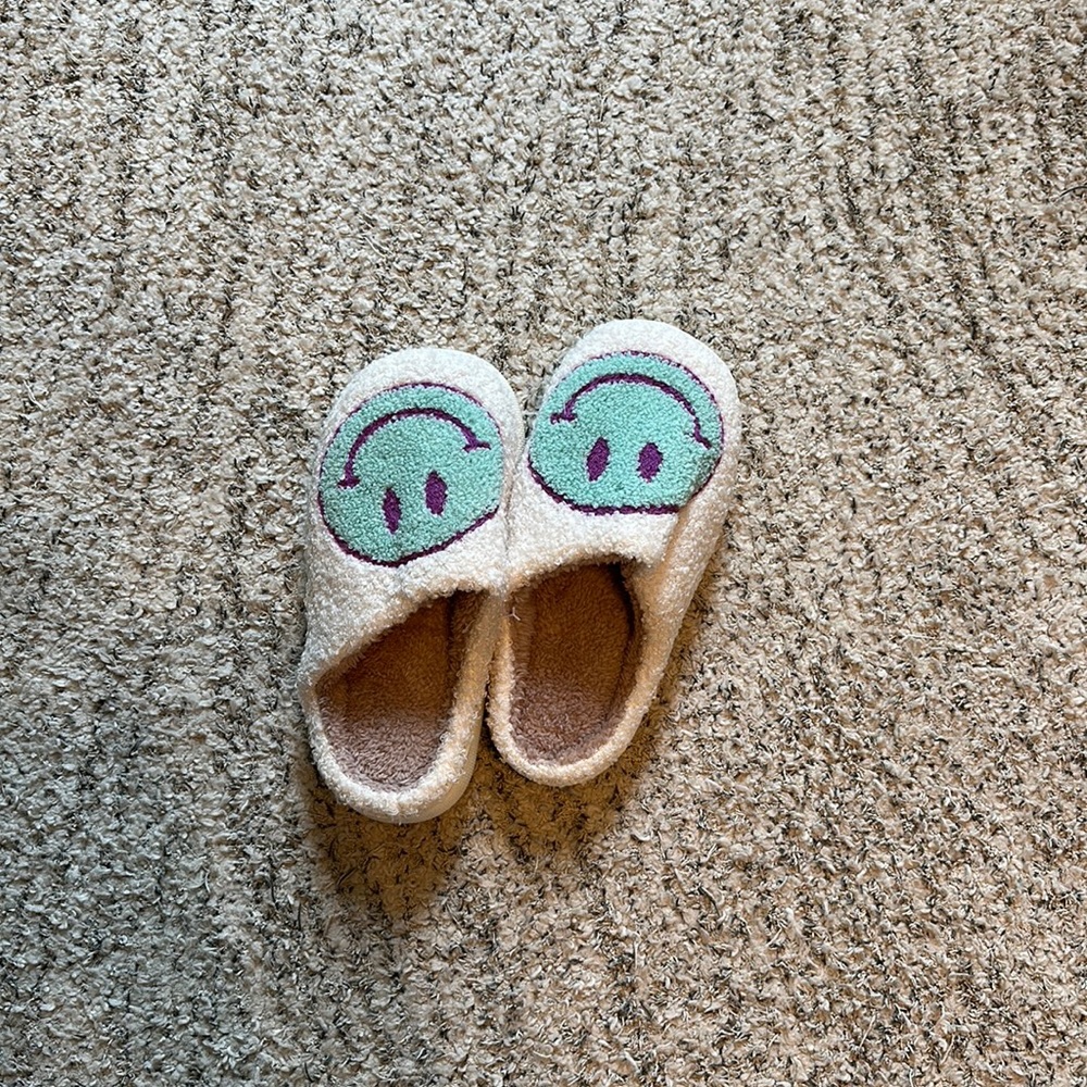 purple and blue smiley face slippers!💜💙
